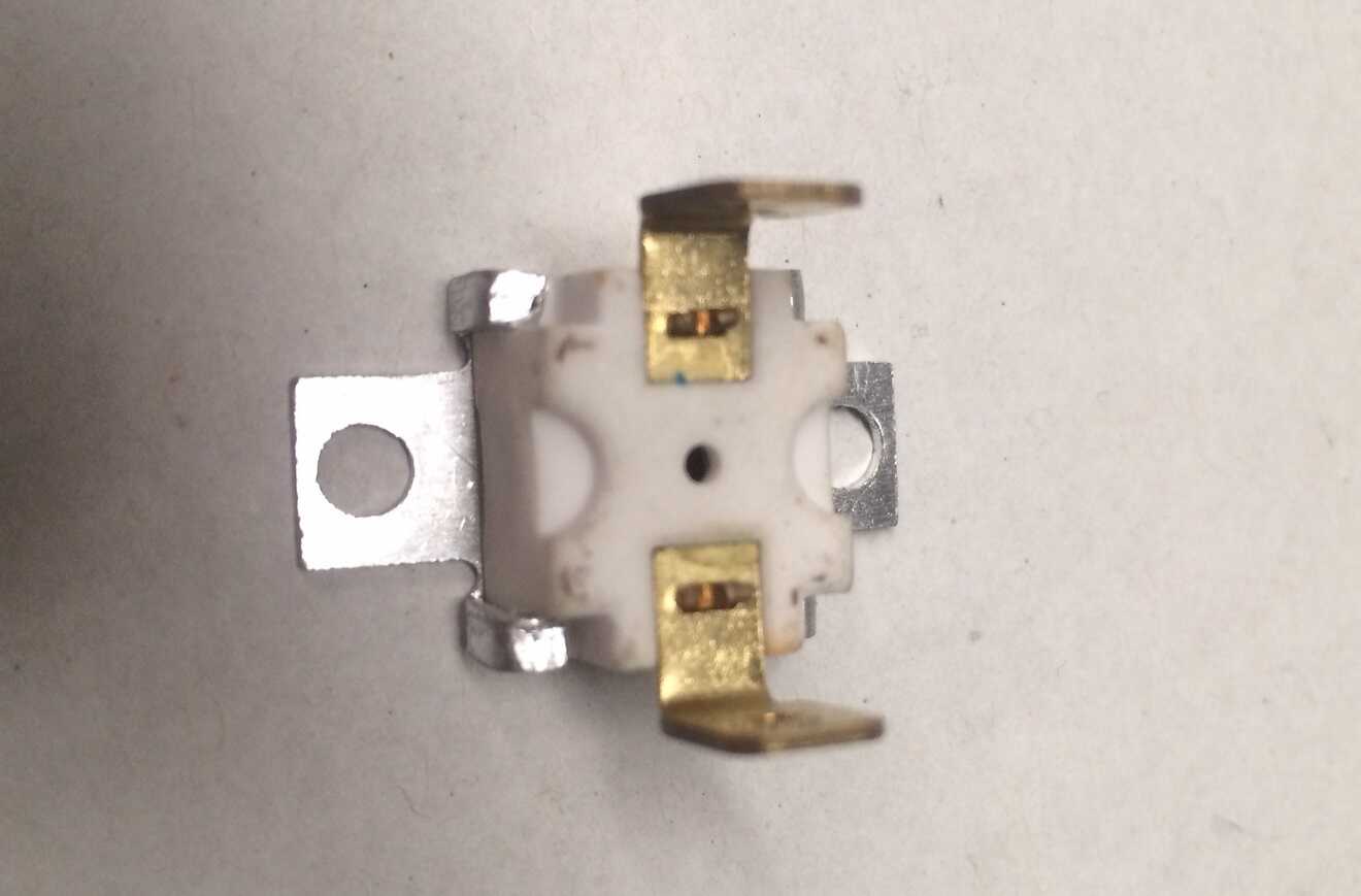 D121 Thermostat Safety 200°C Closed C' Square