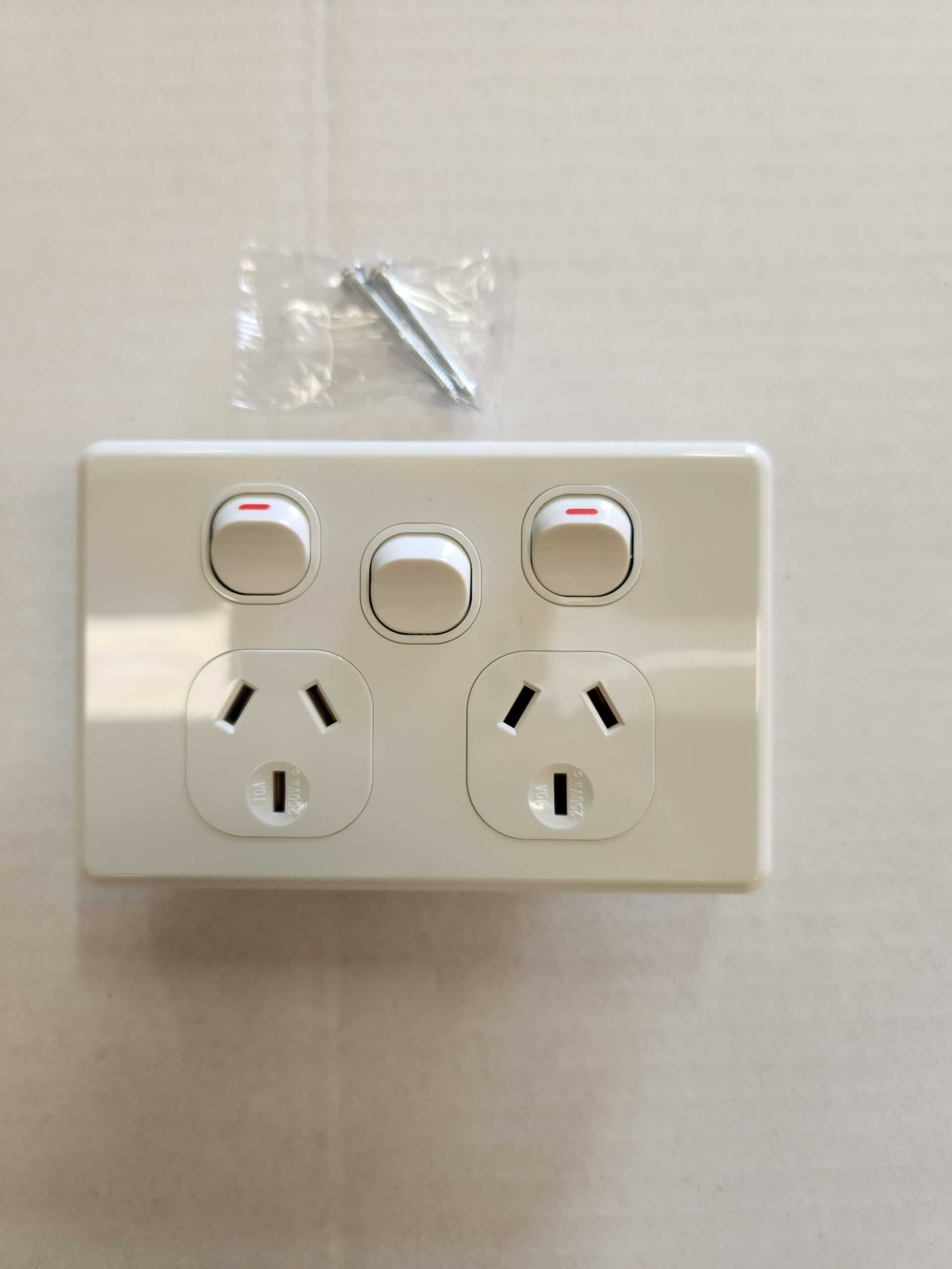 30502NLS Double GPO W/Ext switch 10A