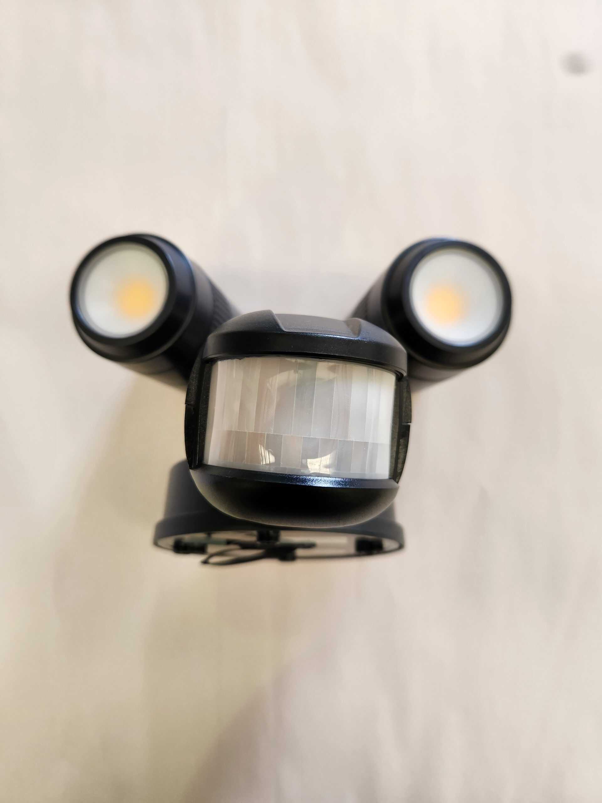 2 Light LED Colour Switch Flood Light With Sensor in Black