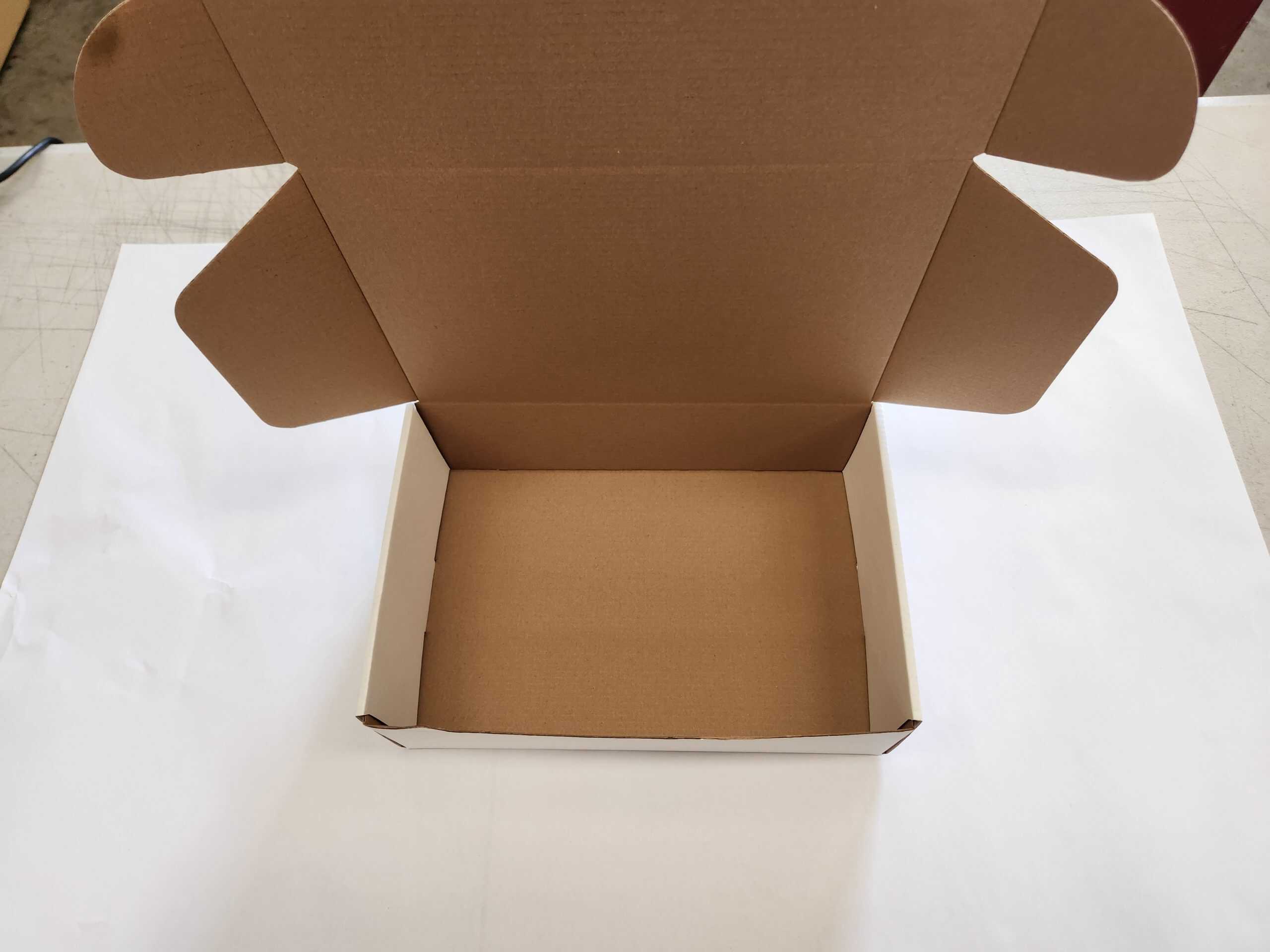 50 boxes 310mm x 205mm x 90mm Die-Cut White Mailer Style Packing Boxes