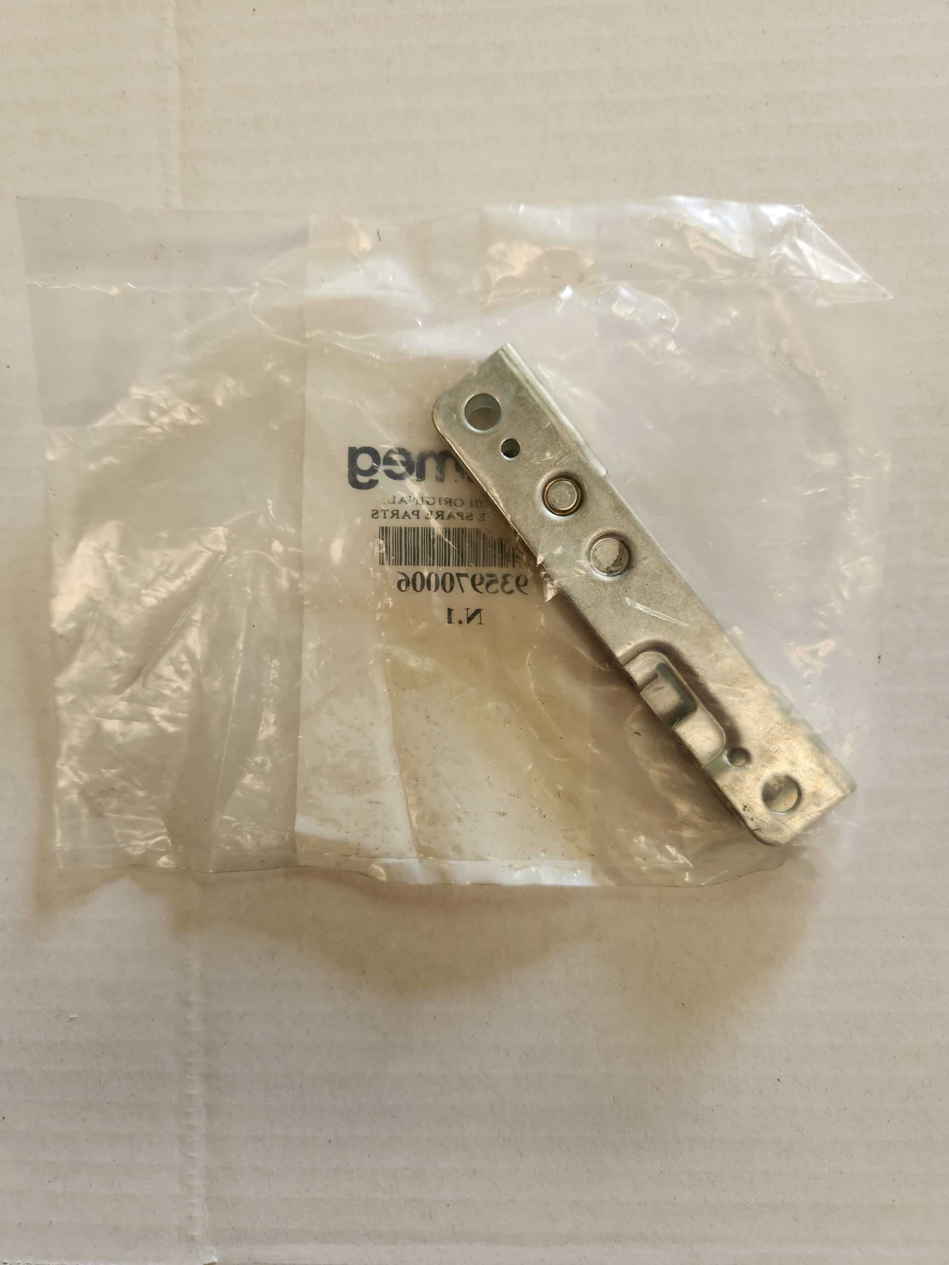 935970006 Smeg single oven door roller mount (left or right)