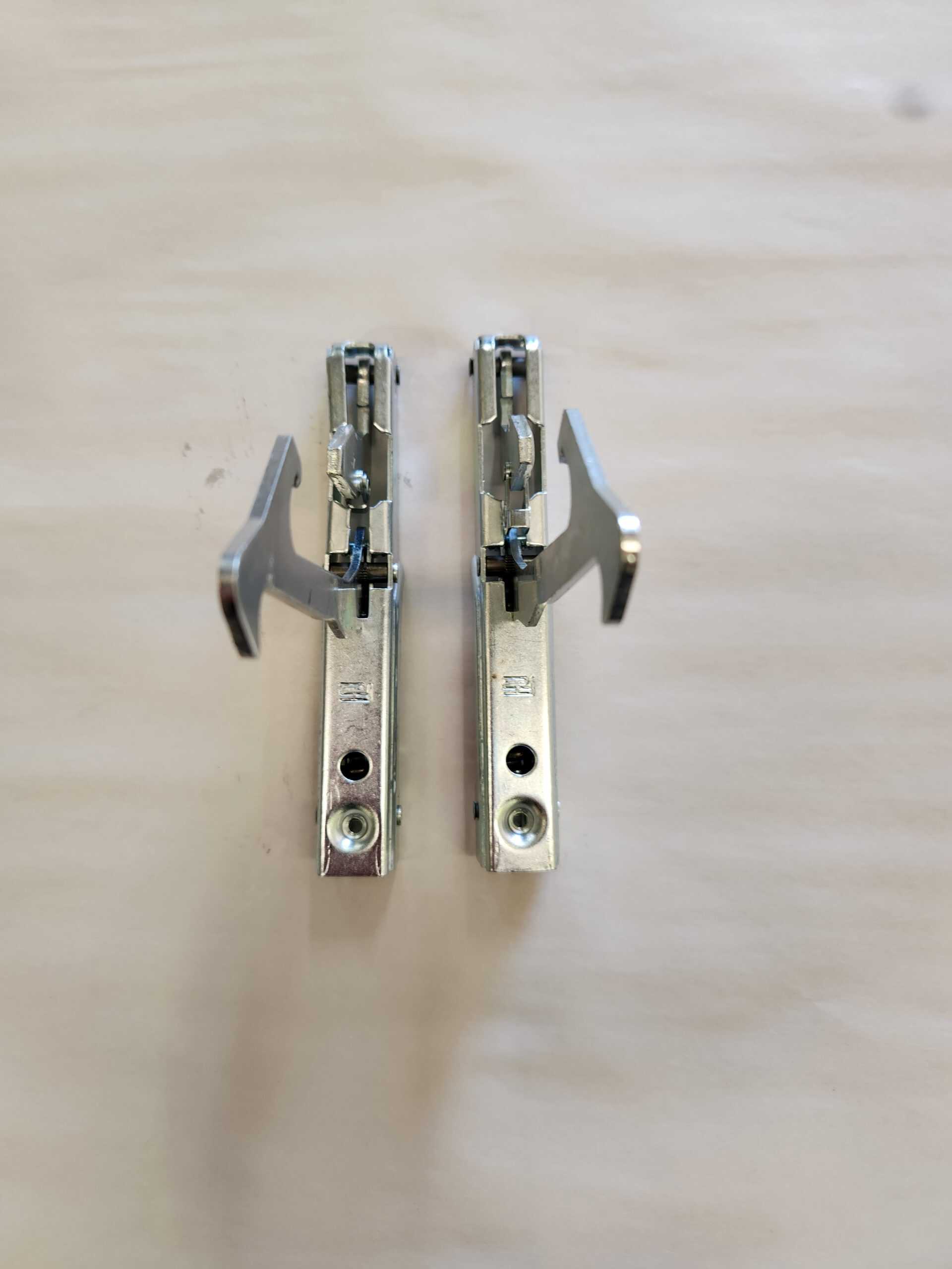 931330551 Smeg Omega Genuine Oven Door Hinge (Single hinge)